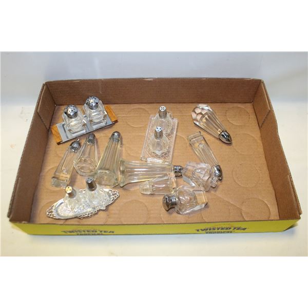 LOT OF VINTAGE RETRO SALT & PEPPER SHAKERS