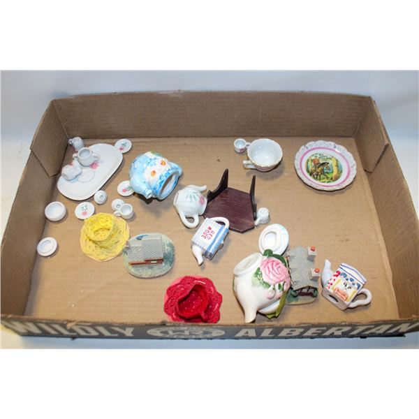 LOT OF MINIATURE TEA HOUSE DÉCOR WITH MINI