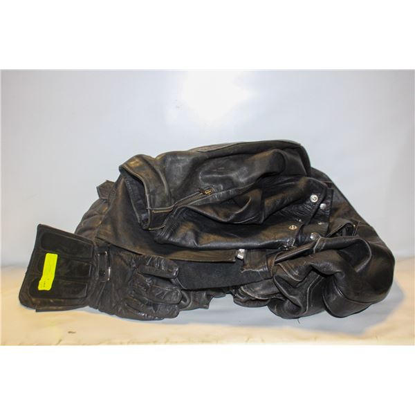 SIZE 50 LEATHER MOTORCYCLE COAT, CHAPS & RIDING