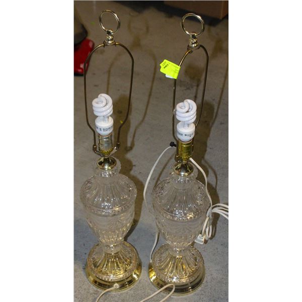 2 VINTAGE LAMPS BRASS BASE