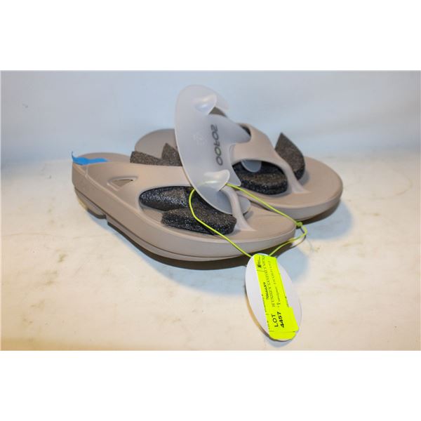 NEW OOFOS UNISEX SANDALS MENS 4 WOMENS 6