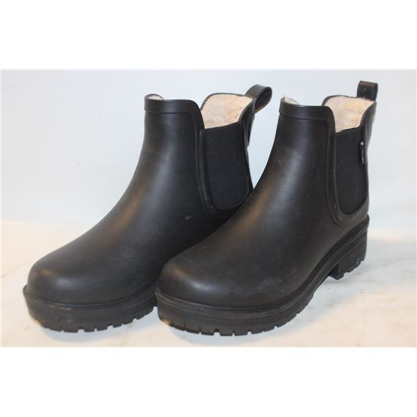 TRENTON CHELSEA BOOTS SIZE 8