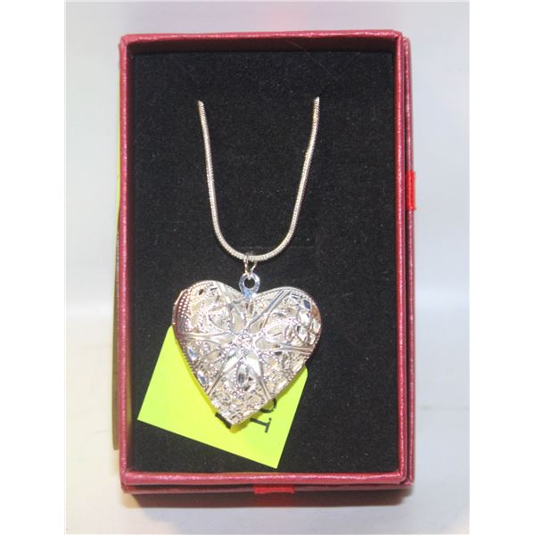 NEW 1.18” X 1.02” HEART-PHOTO FRAME PENDANT