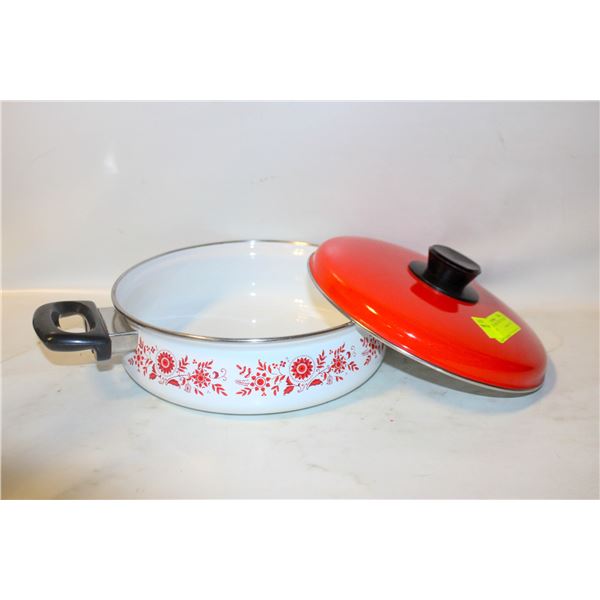 VINTAGE ENAMELWARE 10" SAUCE PAN W/LID