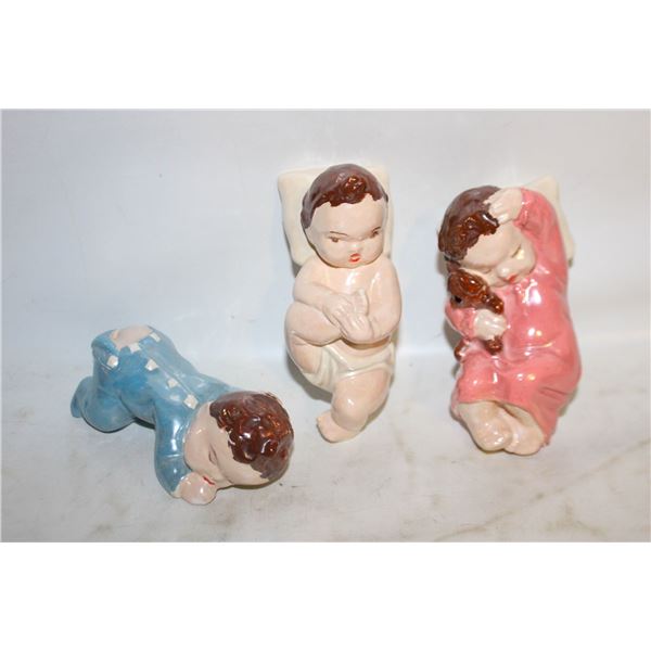 VINTAGE 1940'S CHALKWARE BABY WALL PLAQUE SET (3)