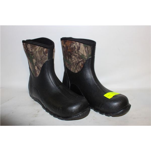 MENS SIZE 10 RUBBER CAMO BOOTS-ESTATE