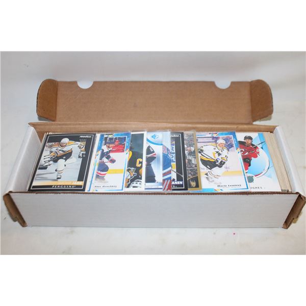 HOCKEY CARDS 660 COUNT STORAGE BOX