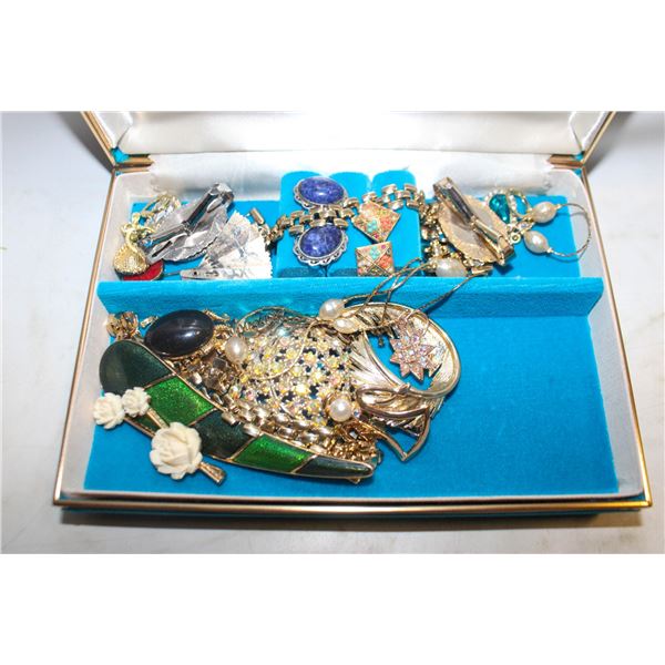 VINTAGE JEWELRY BLUE VELVET BOX-ESTATE