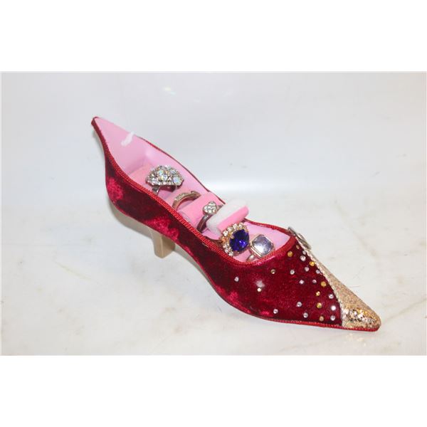 ESTATE RINGS IN SHOE RING HOLDER-ESTATE