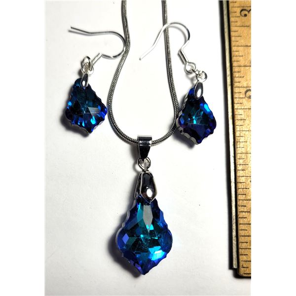 28)  BAROQUE CUT IRRIDESCENT BLUE/GREEN