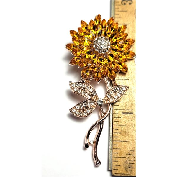 19)  GOLD TONE WITH YELLOW AND CLEAR