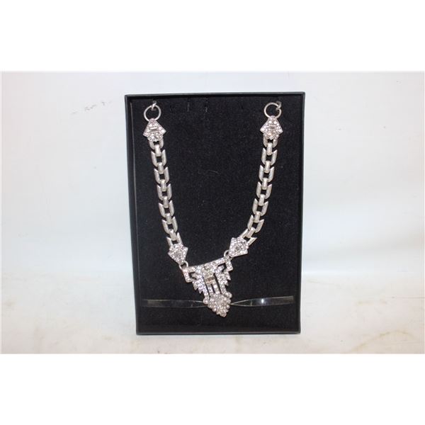 STELLA & DOT CASABLANCA PENDANT NECKLACE