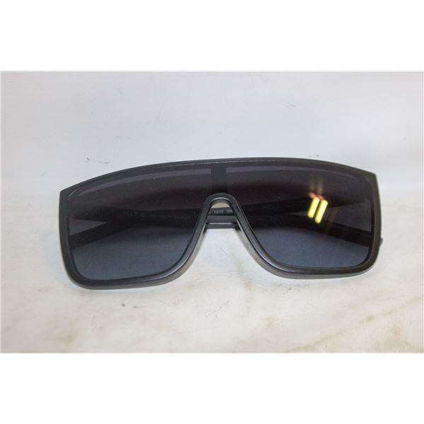 KITS THE CHASE SUNGLASSES WITH CASE