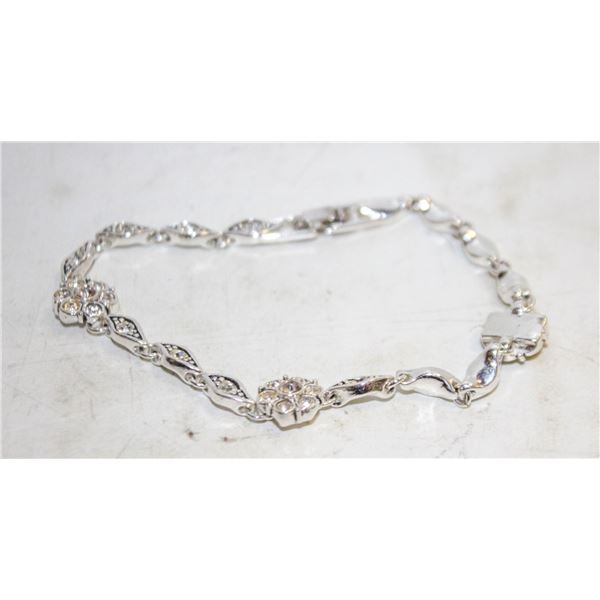 RHINESTONE FLORAL LINK BRACELET,7.5 INCHES
