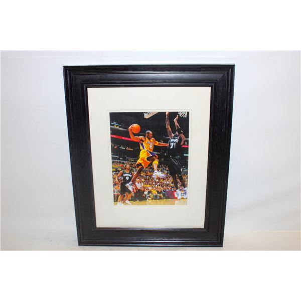 22X16 KOBE BRYANT MATTED PICTURE