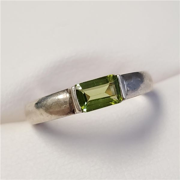 SILVER PERIDOT RING SIZE 5.5