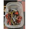 Image 1 : TOTE OF RIDGID TOOLS INCLUDES INCLUDES CHAIN VISE
