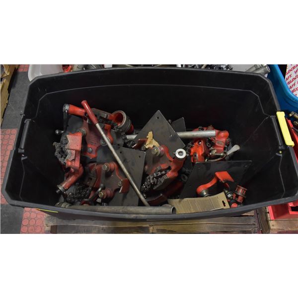 TOTE OF RIDGID CHAIN PIPE VISES