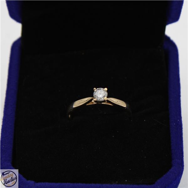 #3795-10 KT YELLOW GOLD RING WEIGHING