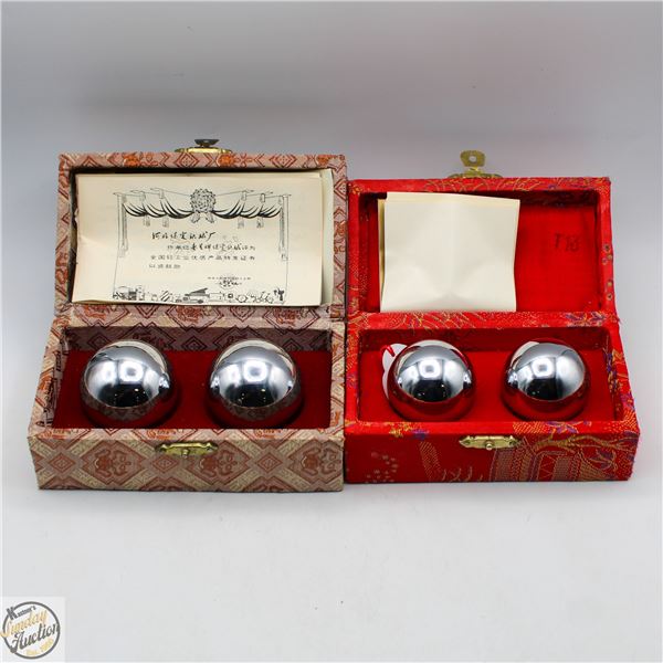 2 VINTAGE SILVERTONE BOADING BALLS IN BOX