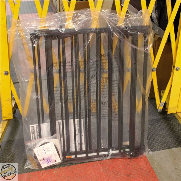 NEW ADAPTA BABY GATE BLACK