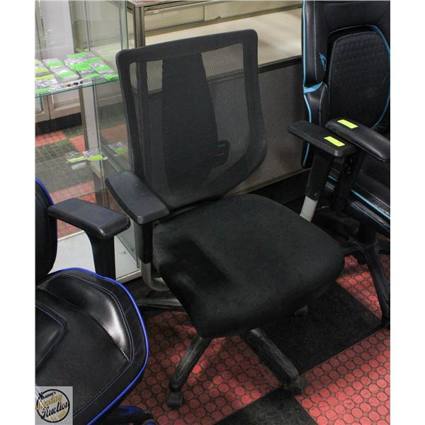 ADJUSTABLE MESH DESK CHAIR