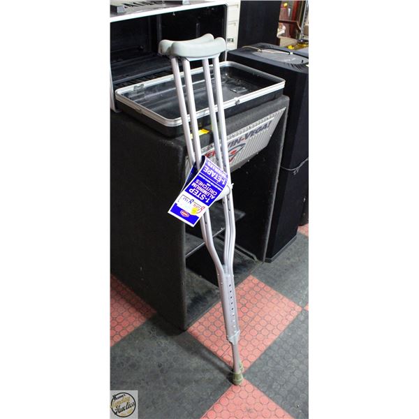 SET OF ALUMINUM CRUTCHES NEW TAGS ATTACHED