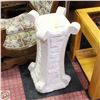 Image 1 : PAINTED PLASTER STAND