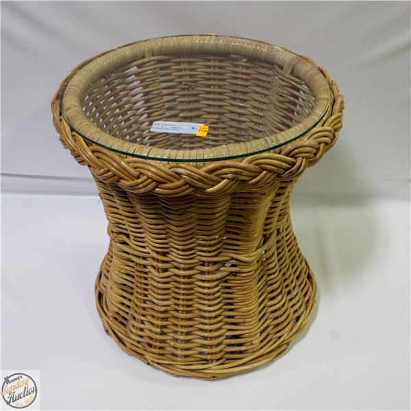 WICKER SIDE TABLE H-17.5"