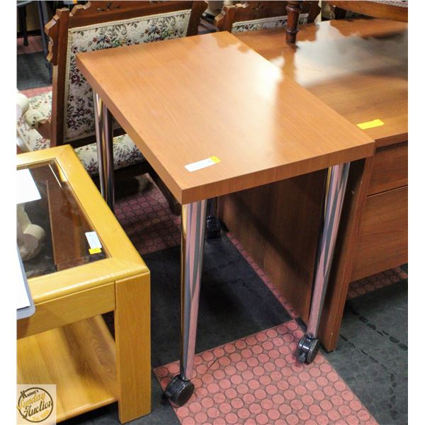 LITTLE DESK ON WHEELS H30XW30XD20