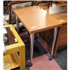Image 1 : LITTLE DESK ON WHEELS H30XW30XD20