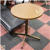 Image 1 : SMALL BISTRO TABLE H31X24 DIAMETER