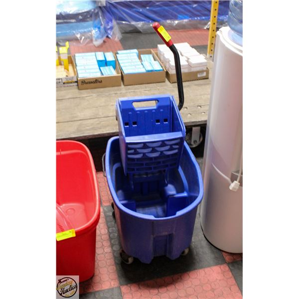 RUBBERMAID MOP BUCKET WITH RINGER