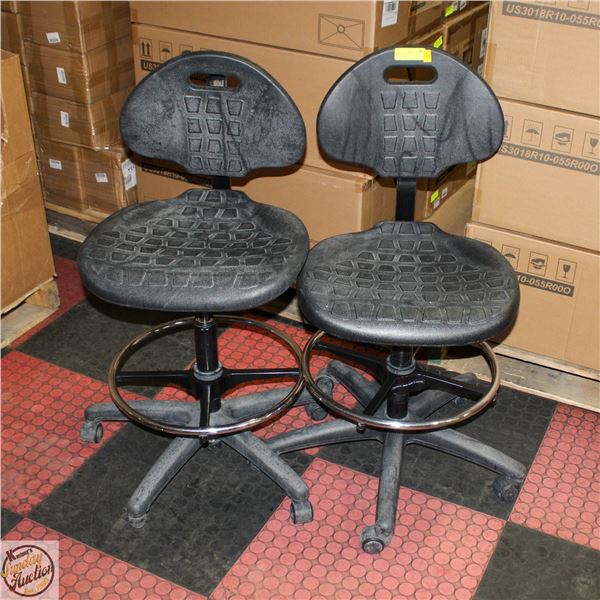 PAIR OF HARDBACKED HYDRAULIC LIFT CHAIRS