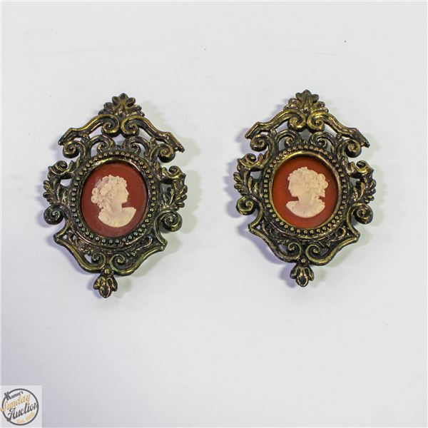 VINTAGE 2 FRAMED CAMEO OF