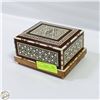 Image 2 : VINTAGE WOOD CIGARETTE INLAID BOX HAS CORNER