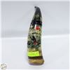 Image 2 : HORN WITH PAINTED SCENE.