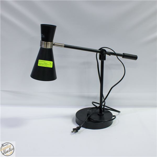 BLACK TABLE LAMP WITH 'CANED' LAMPSHADE H22XW20