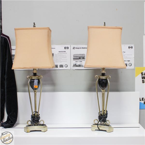 2 METAL LAMPS WITH SHADES