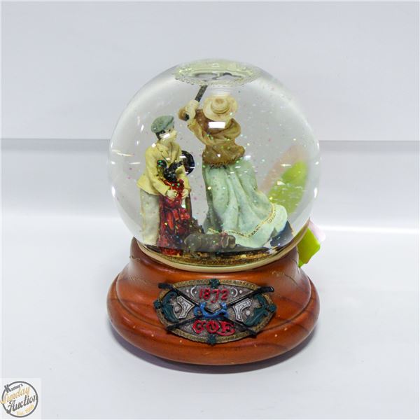 GOLFING SNOWGLOBE MUSCIAL
