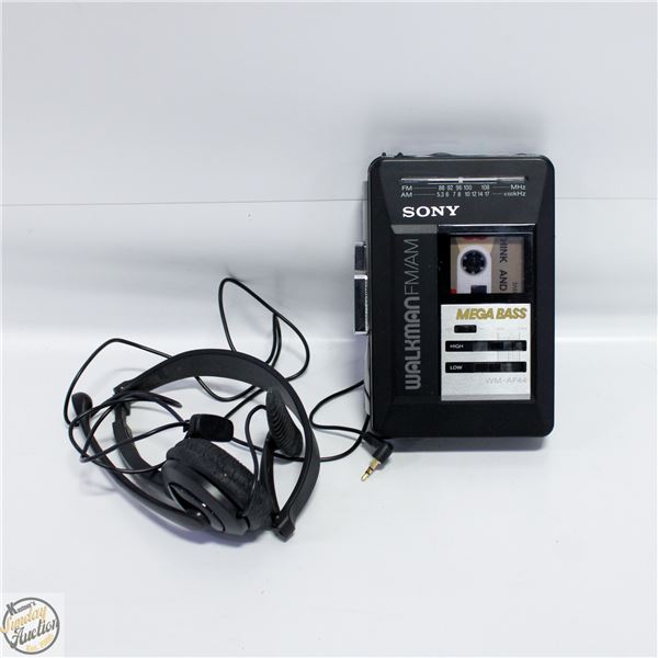 VINTAGE SONY WALKMAN FM/AM WITH HEADPHONES