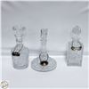 Image 1 : 3 CRYSTAL DECANTERS