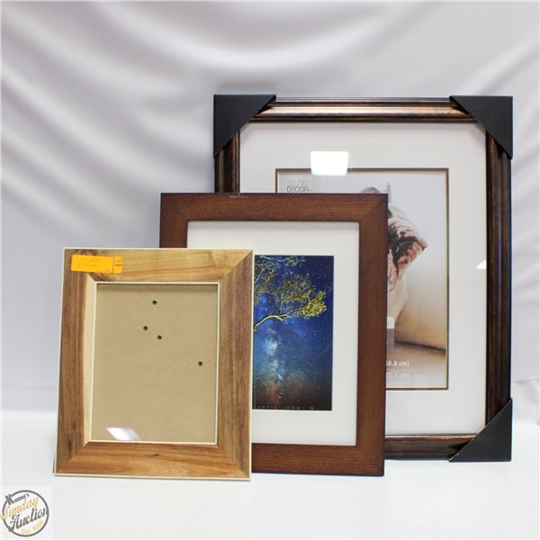 LOT OF 3 FRAMES