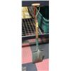 Image 1 : SQUARE PRINT SHOVEL WITH 28" HANDLE