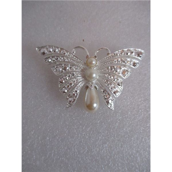 BUTTERLY WITH PEARL BROOCH...2 INCHES