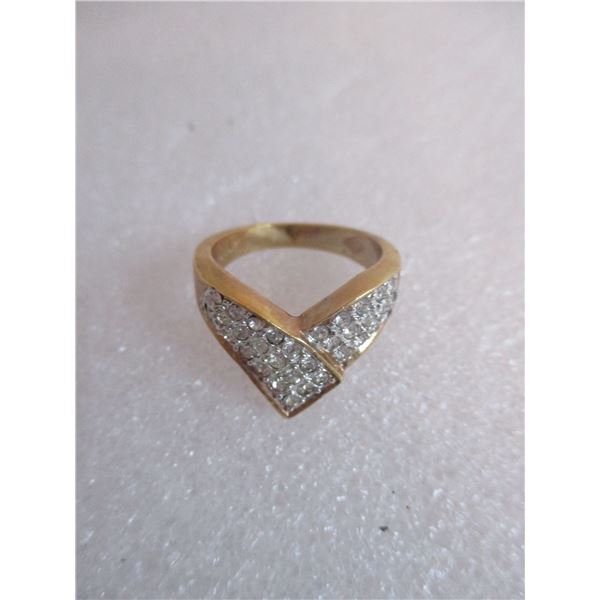 COSTUME JEWELRY DINNER RING