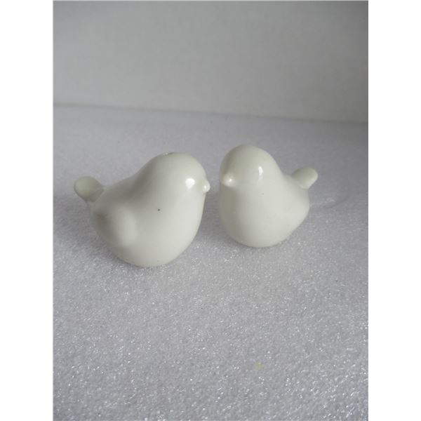 NEW SET OF LITTLE BIRD SALT & PEPPER SHAKERS