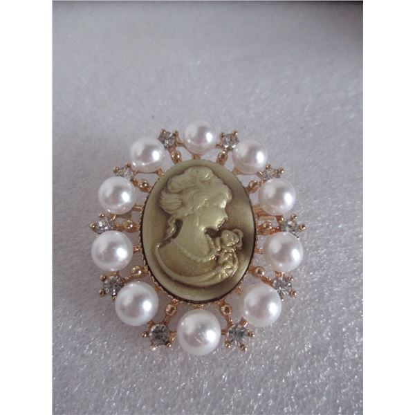 PEARL CAMEO BROOCH