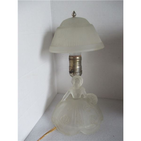 VINTAGE DRESSER LAMP