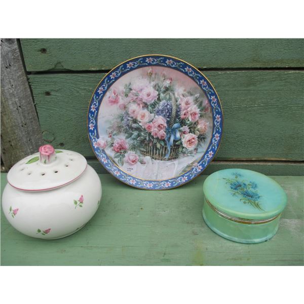 TRINKET BOXES AND WALL DECOR